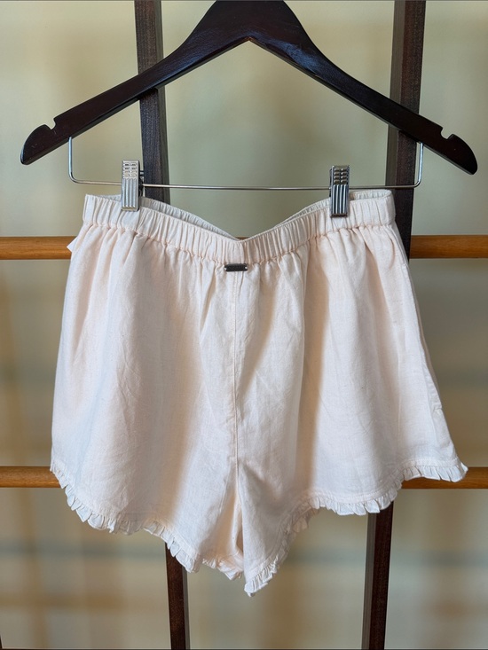 sisstr Pants - Light Cream Ruffle-Hem Women's linen cotton Blend Shorts